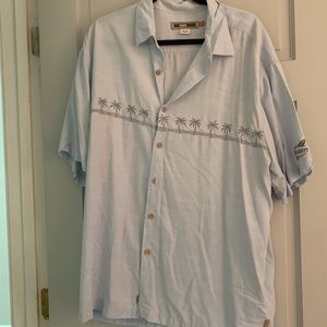 EUC mens quicksilver light blue button up surfer shirt